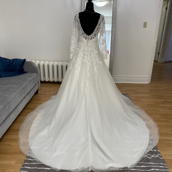 Bridallane Long Sleeve Wedding Gown Size 12 - Picture 2 of 4